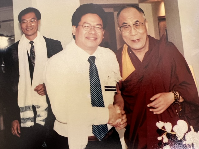Dr. Chung Jen Tsai meeting His Holiness the 14th Dalai Lama